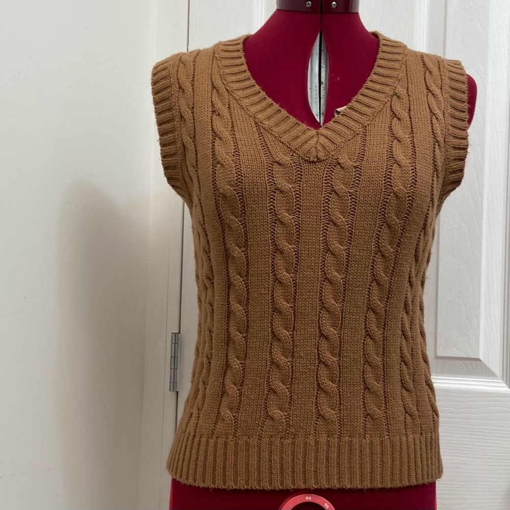 ROMWE women v neck khaki cable knit sweater vest. Size S. Used.